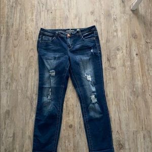 Almost famous skinny distressed jeans 13x30